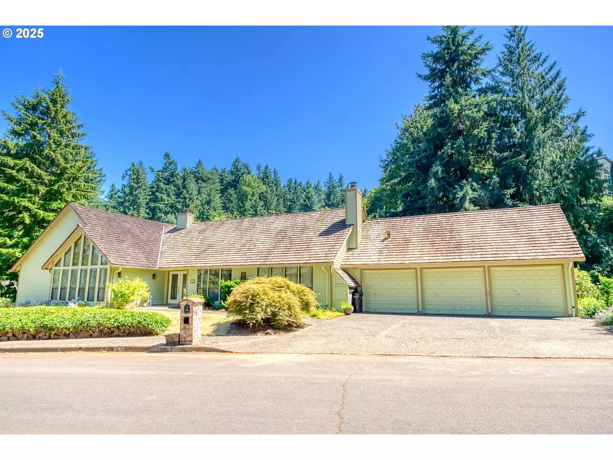 West Linn, OR 97068,2626 WAKEROBIN CT