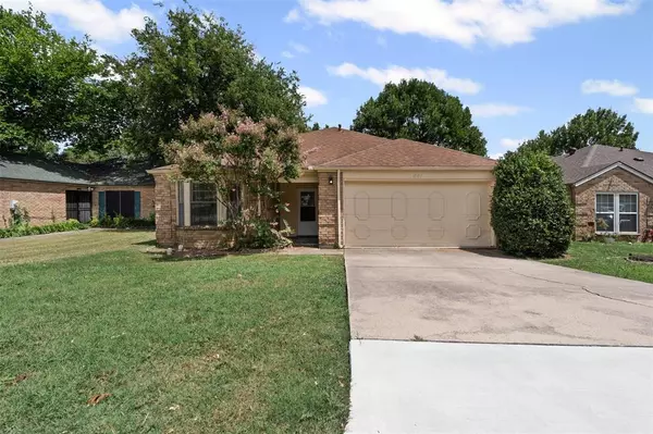 Grand Prairie, TX 75052,841 Country Club Place