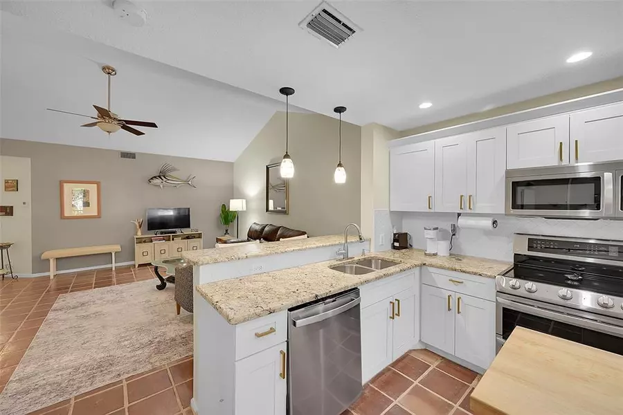 6662 Via Regina #8, Boca Raton, FL 33433