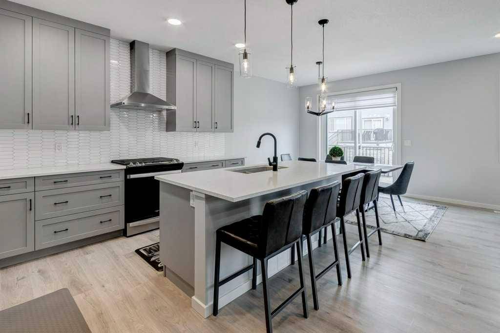 Airdrie, AB T4A 3M7,427 Lawthorn WAY SE