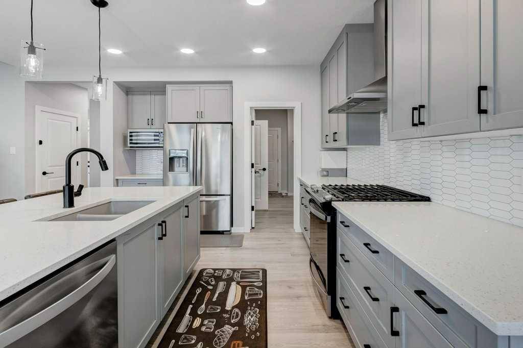 Airdrie, AB T4A 3M7,427 Lawthorn WAY SE