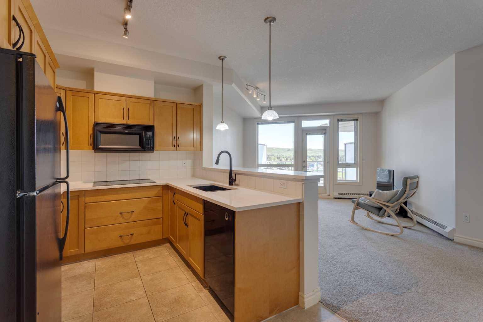 Calgary, AB T2L 0Y2,3111 34 AVE NW #403