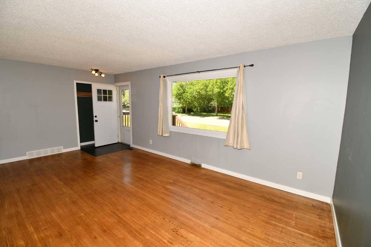 Bassano, AB T0J 0B0,209 3 AVE West