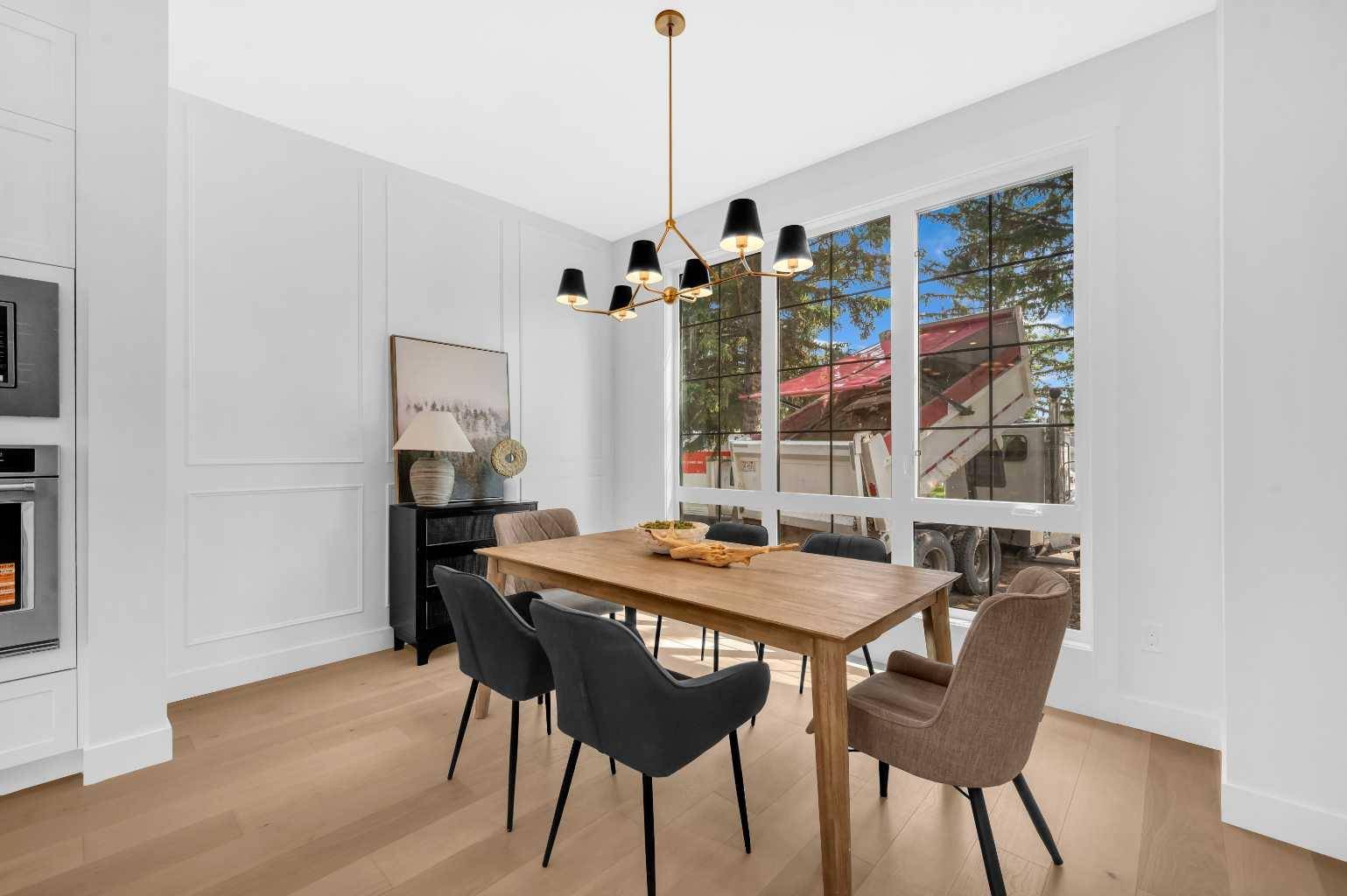 Calgary, AB T2M2M2,223 29 AVE Northwest