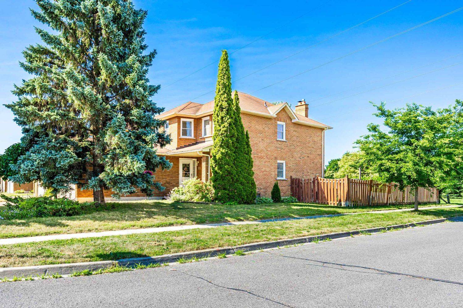 Whitby, ON L1R 1W4,22 Deverell ST