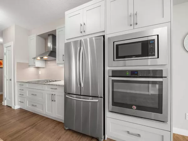Calgary, AB T2X 4E3,10 Walgrove WALK SE #302