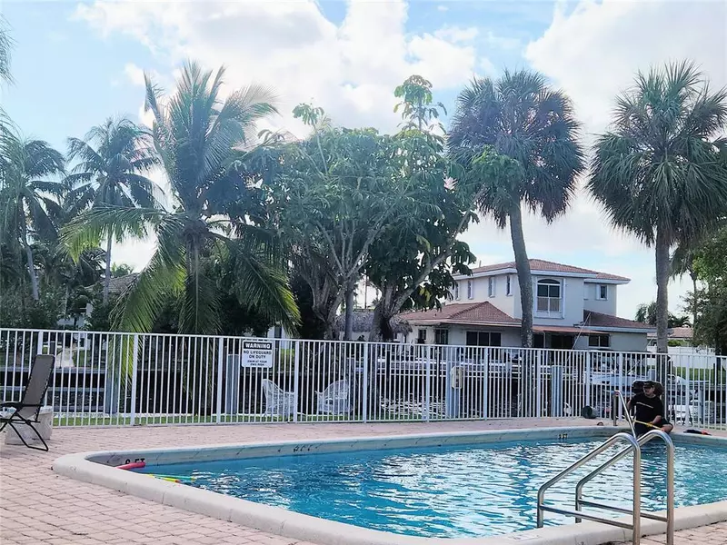 151 SE 6TH AVE #10, Pompano Beach, FL 33060