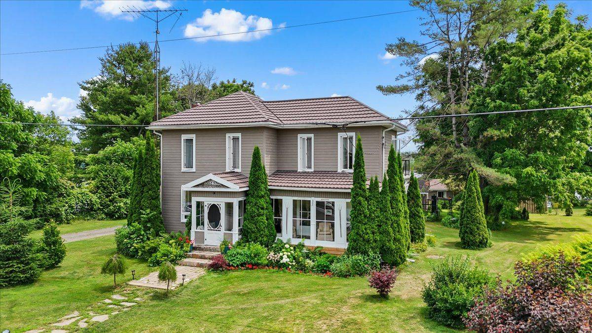 Leeds And The Thousand Islands, ON K0E 0A6,119 Oakel ST