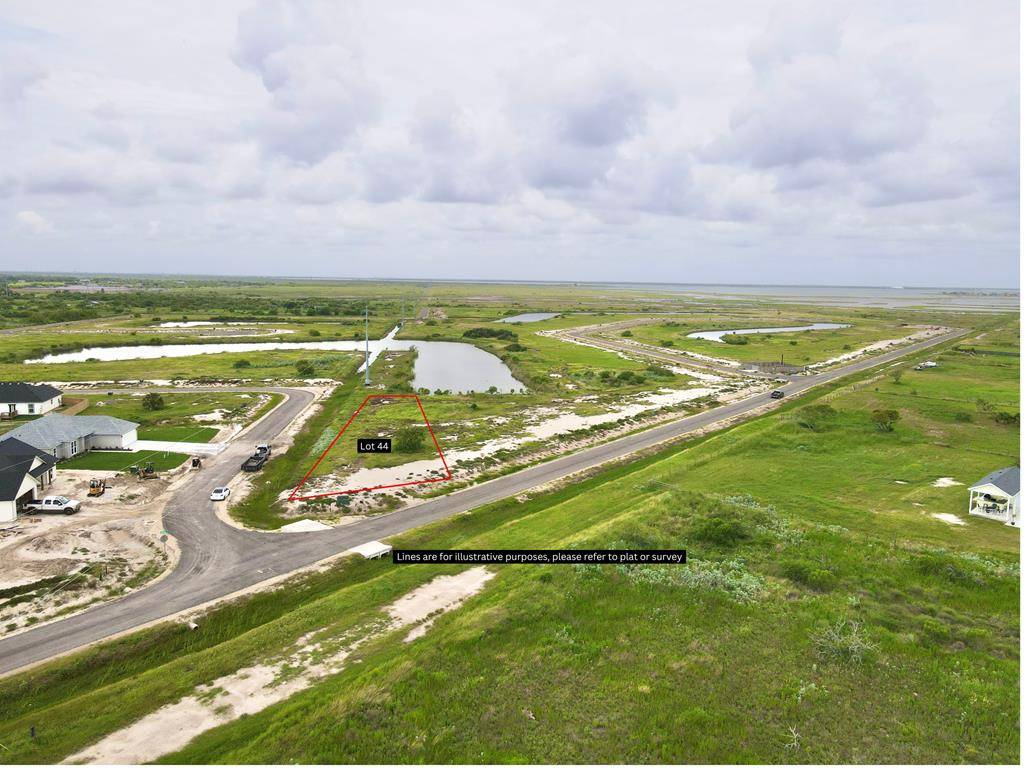 201 Sullinger Ln., Rockport, TX 78382