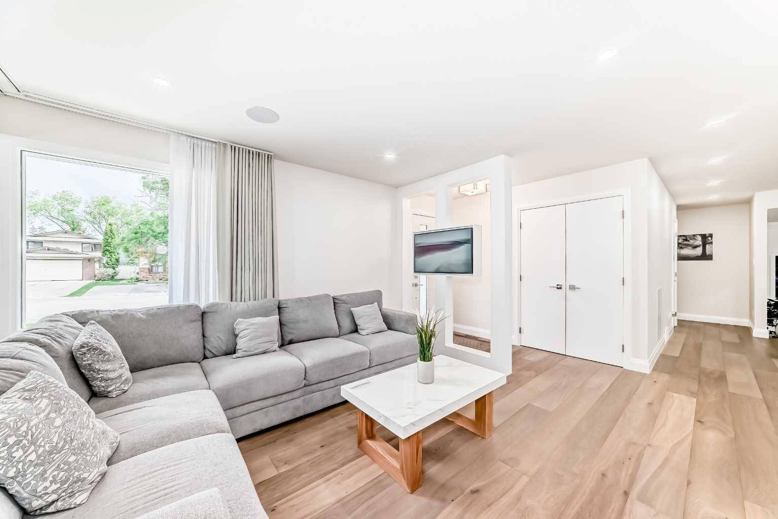 Calgary, AB T2W 2W5,16 Brookpark CRES SW