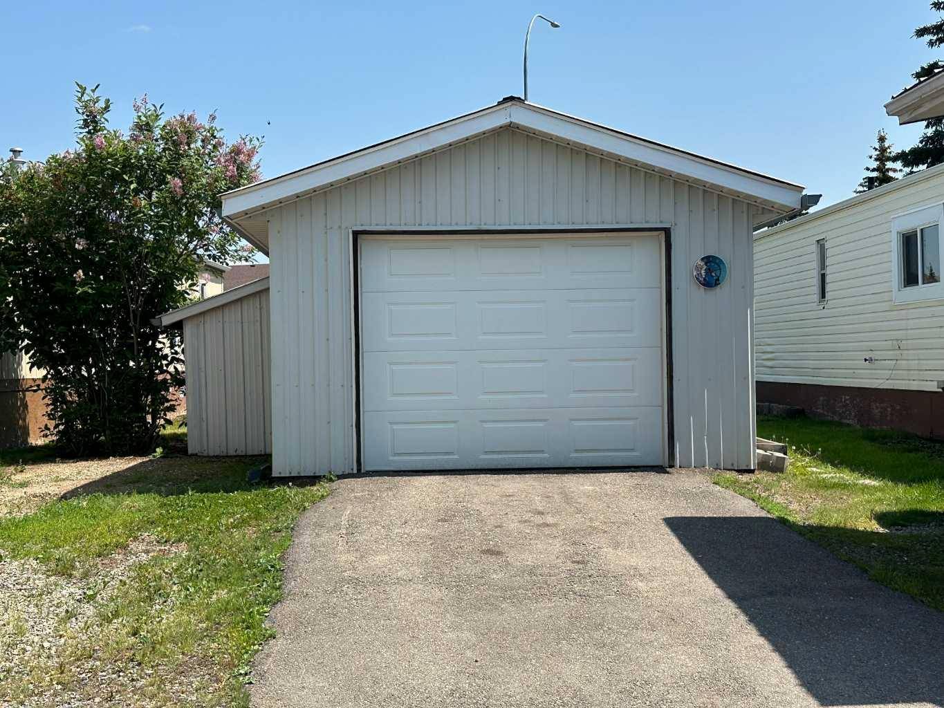 Olds, AB T4H 1C4,5800 46 ST ##8