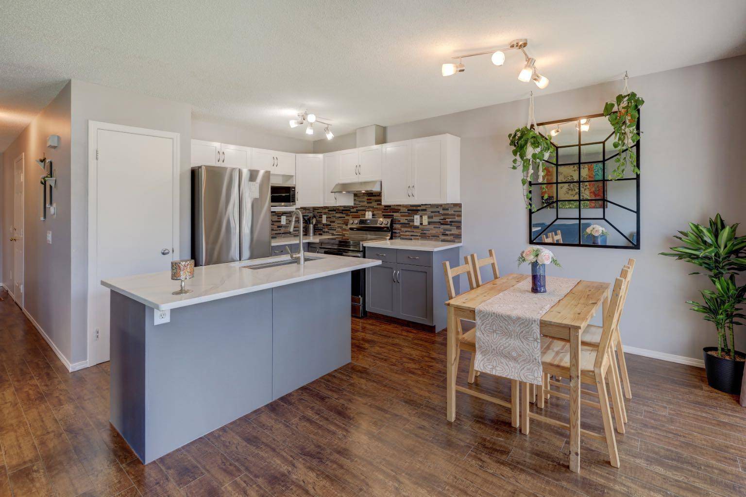 Calgary, AB T3G 5B9,138 Rocky Vista CIR NW