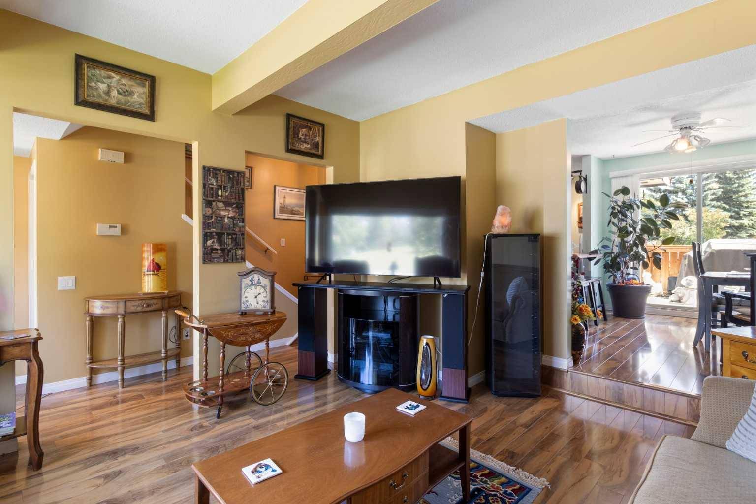 Calgary, AB T2C 1Y9,7166 18 ST SE #7