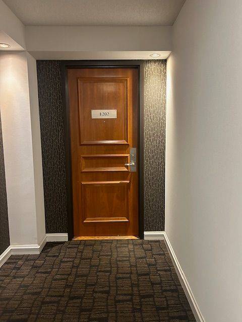 Toronto C14, ON M2N 6X8,256 Doris AVE #1202