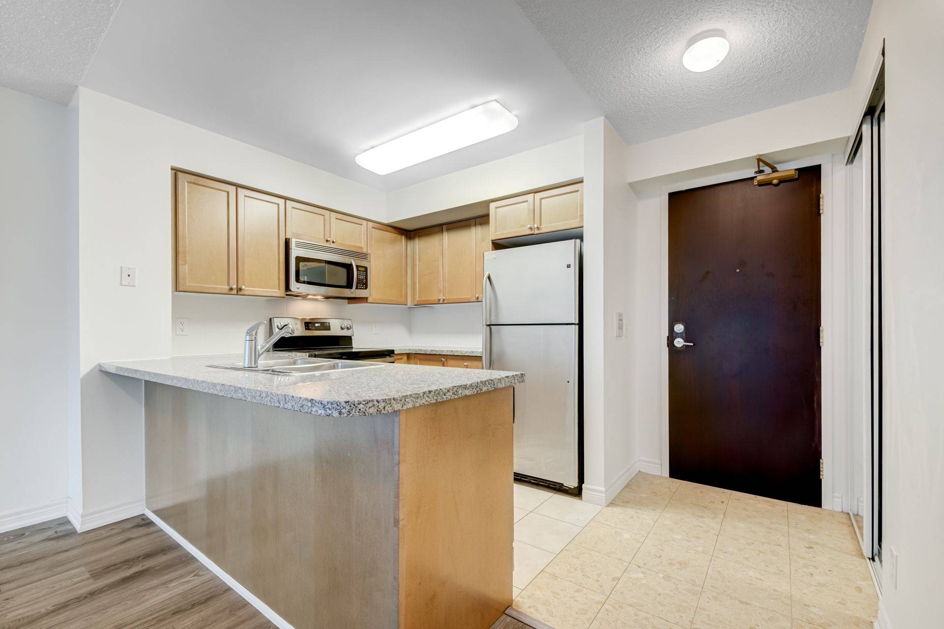 Toronto C01, ON M5J 3A2,51 Lower Simcoe ST #1605
