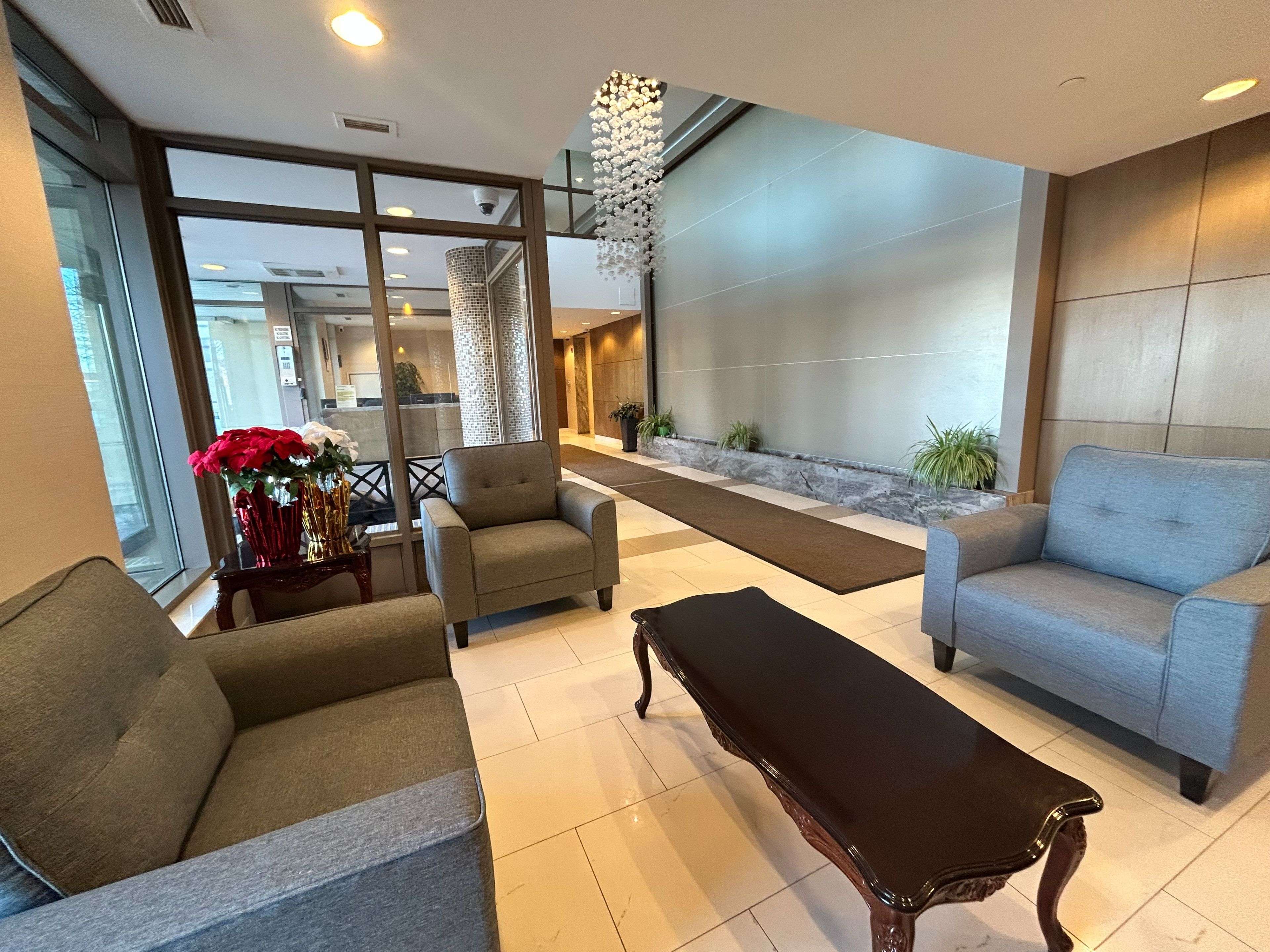 Richmond Hill, ON L4B 0B6,75 Norman Bethune AVE #202