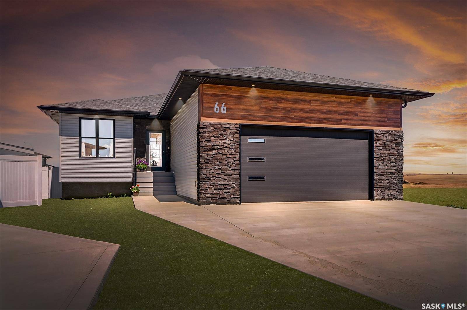 66 Clunie COURT, Moose Jaw, SK S6J 0E3
