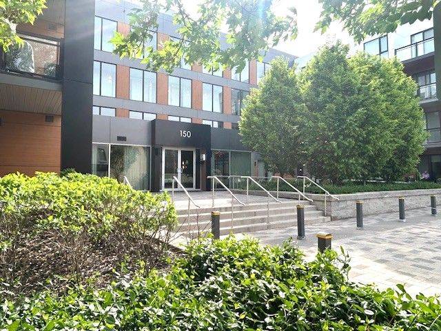Oakville, ON L6H 7C3,150 Sabina DR #104
