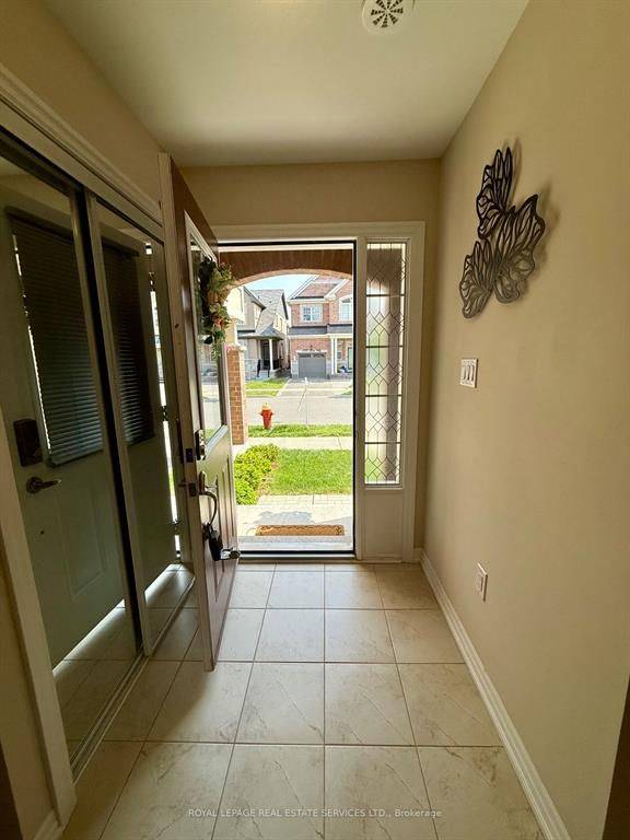 Milton, ON L9E 1L9,1234 Rose WAY