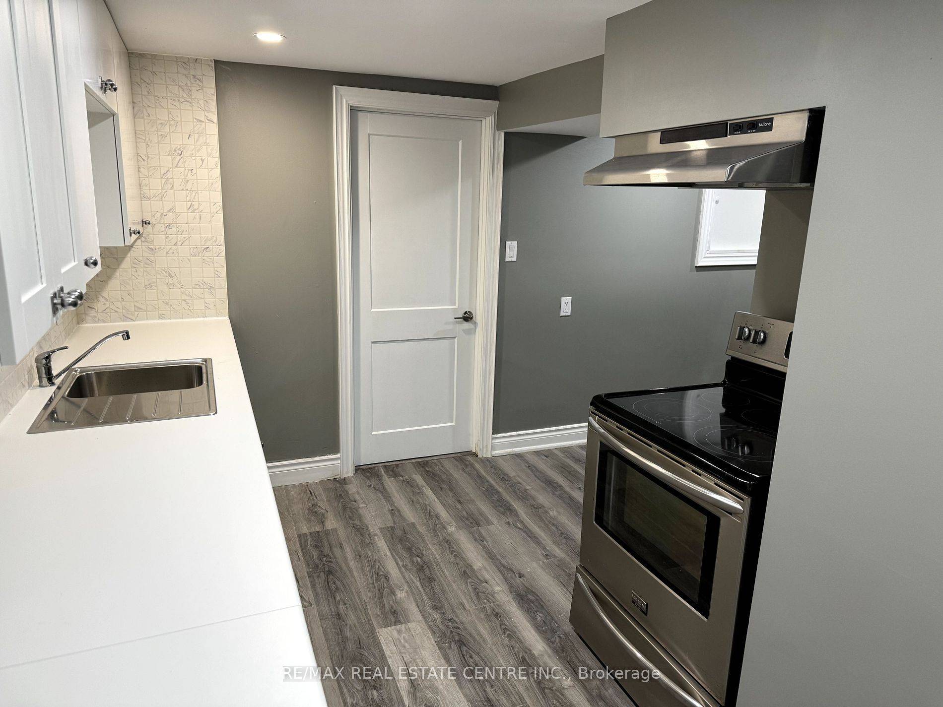 Hamilton, ON L8L 5T4,45 Leeming (BSMT) ST W