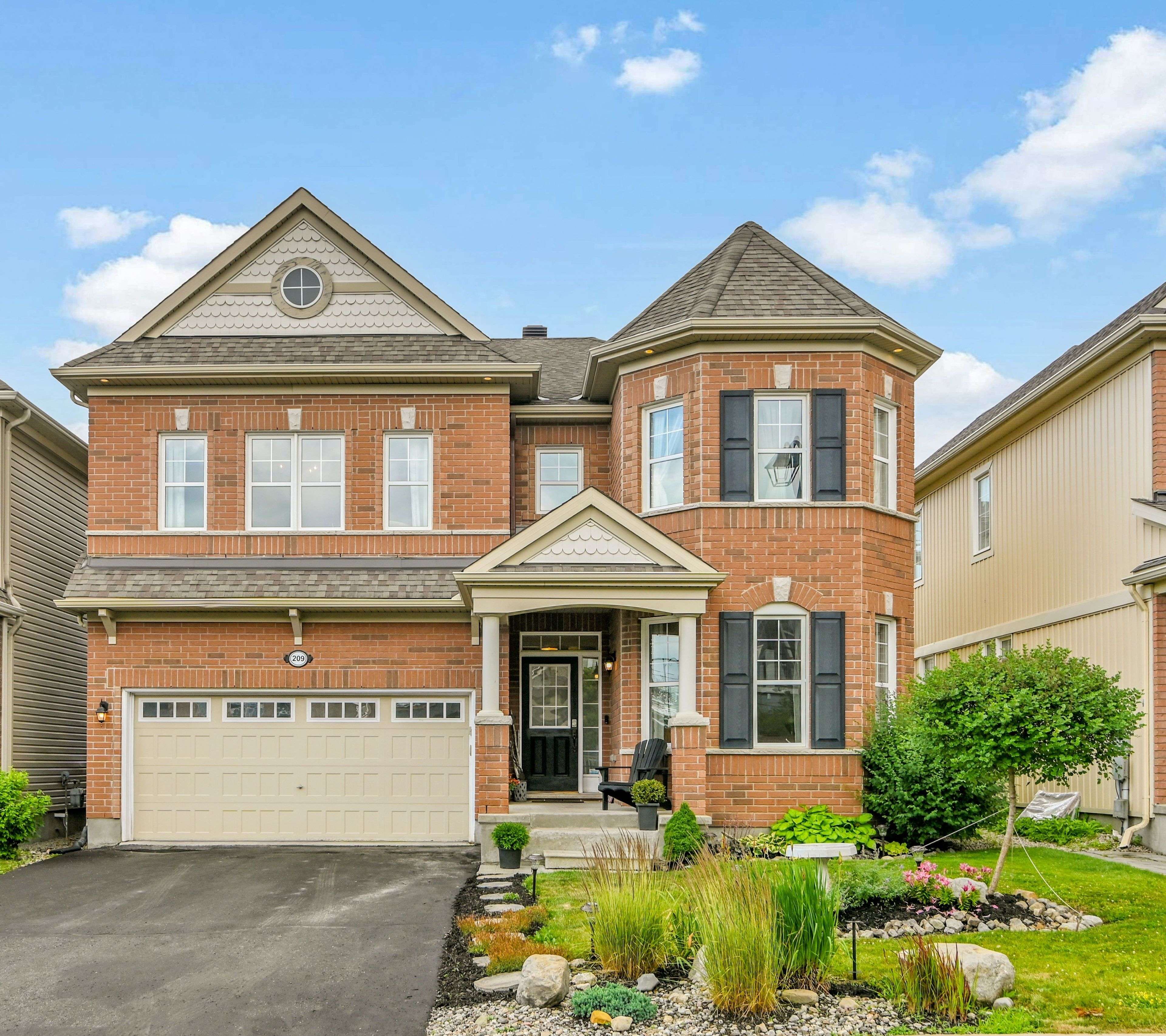 209 Dutchmans WAY, Barrhaven, ON K2J 5W5