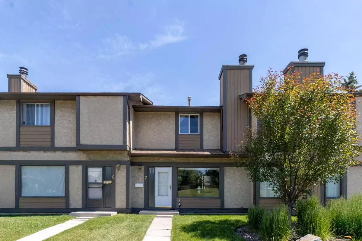 Calgary, AB T2C 1Y9,7166 18 ST Southeast #7