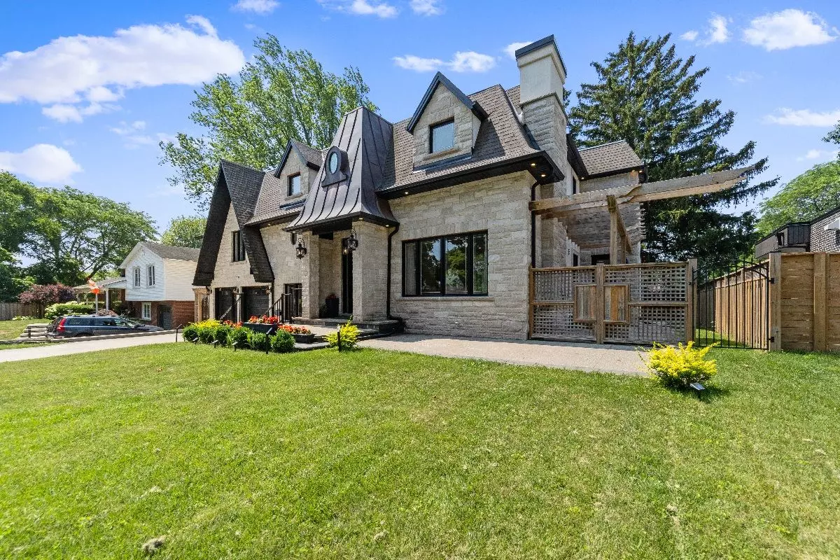 Burlington, ON L7L 2A7,375 Arden CRES