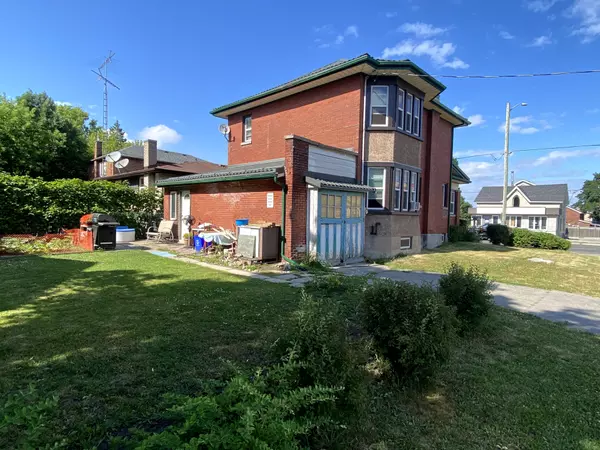 Oshawa, ON L1H 4J1,346 Simcoe ST S
