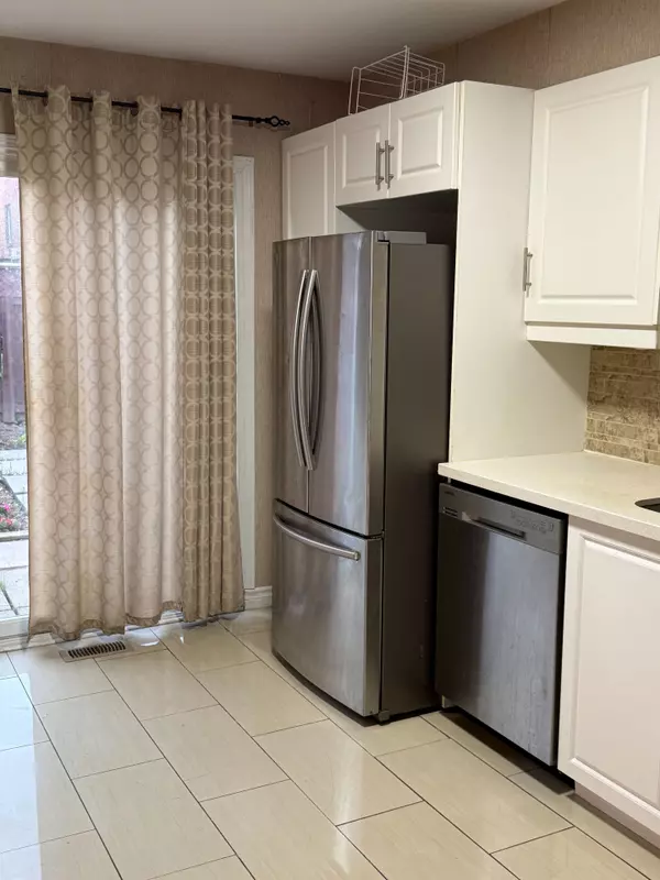 Brampton, ON L6V 4G8,47 Alabaster DR #Upper