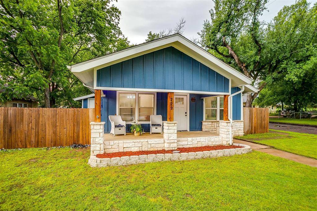 Cleburne, TX 76033,229 W Willingham Street
