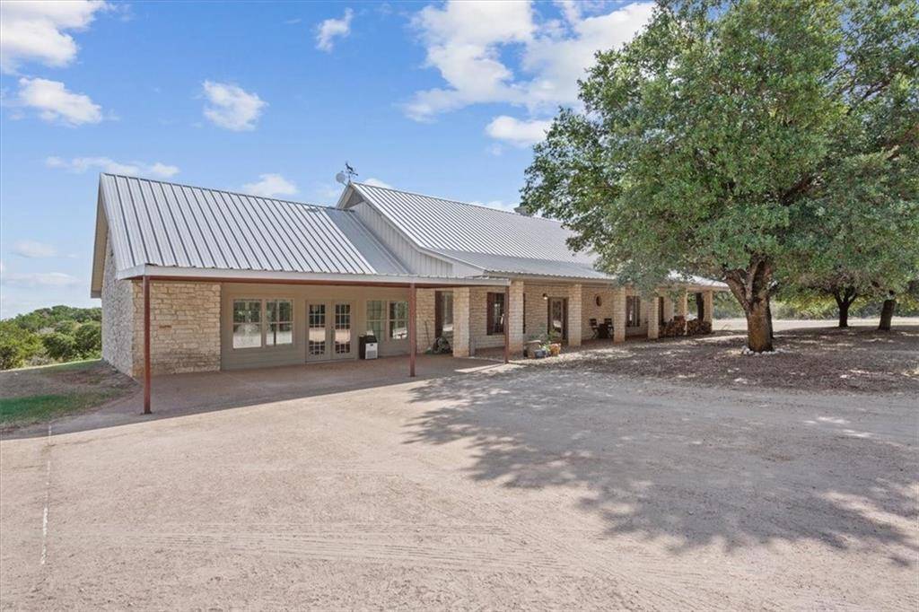564 Sam Bass Road, Mcgregor, TX 76657