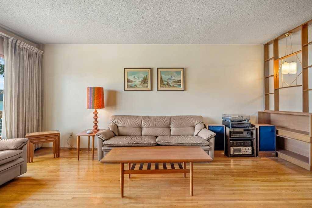 Calgary, AB T2M 2M9,118 & 120 30 AVE NW