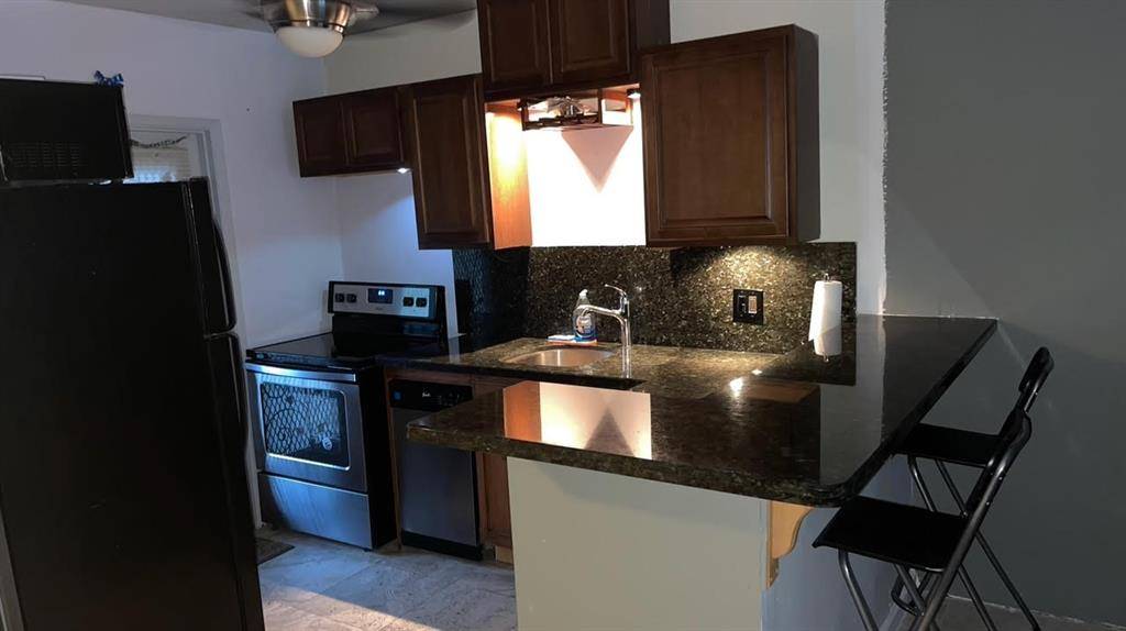 4900 Washington St #305, Hollywood, FL 33021