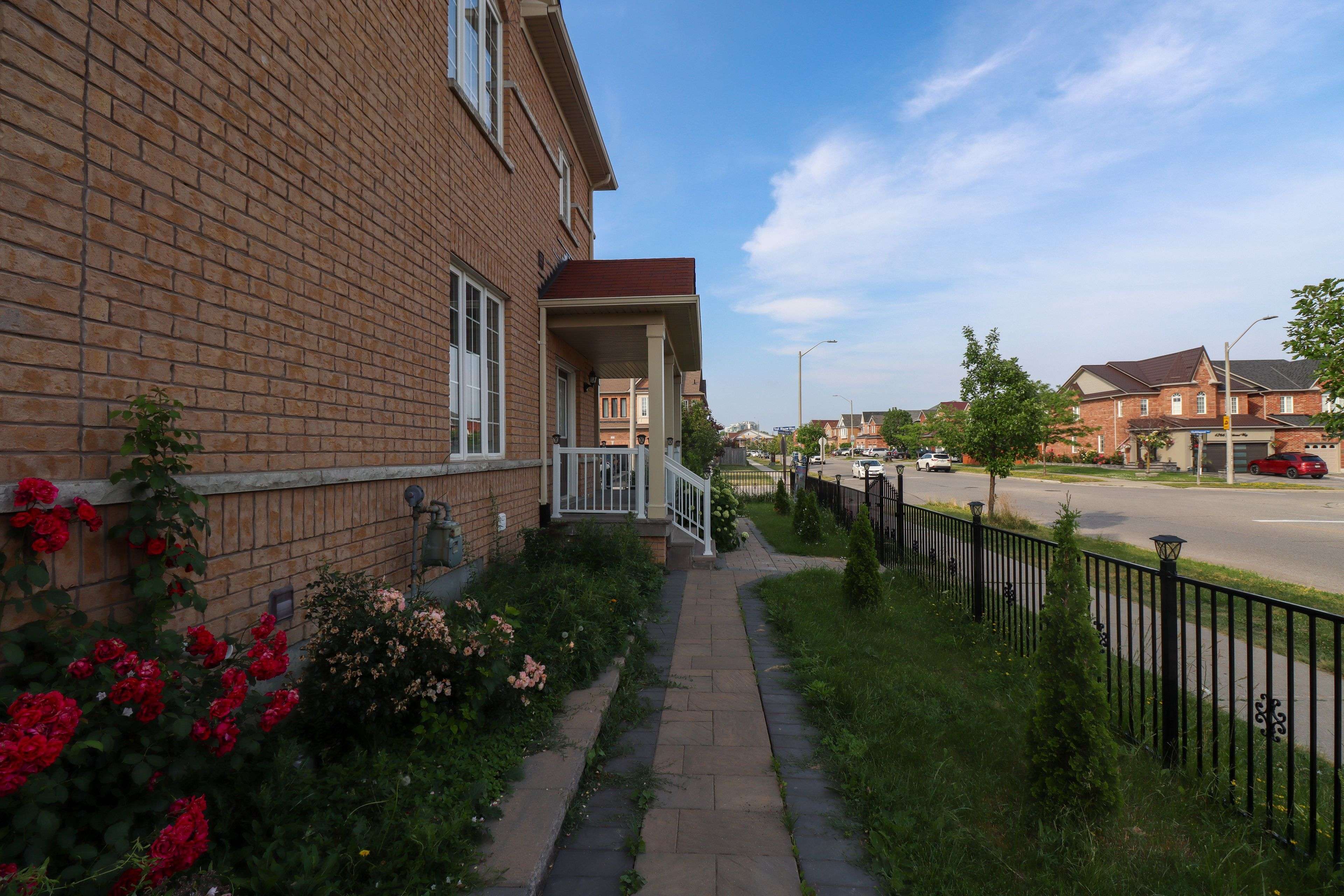 Mississauga, ON L5R 0A9,4302 Trail Blazer WAY