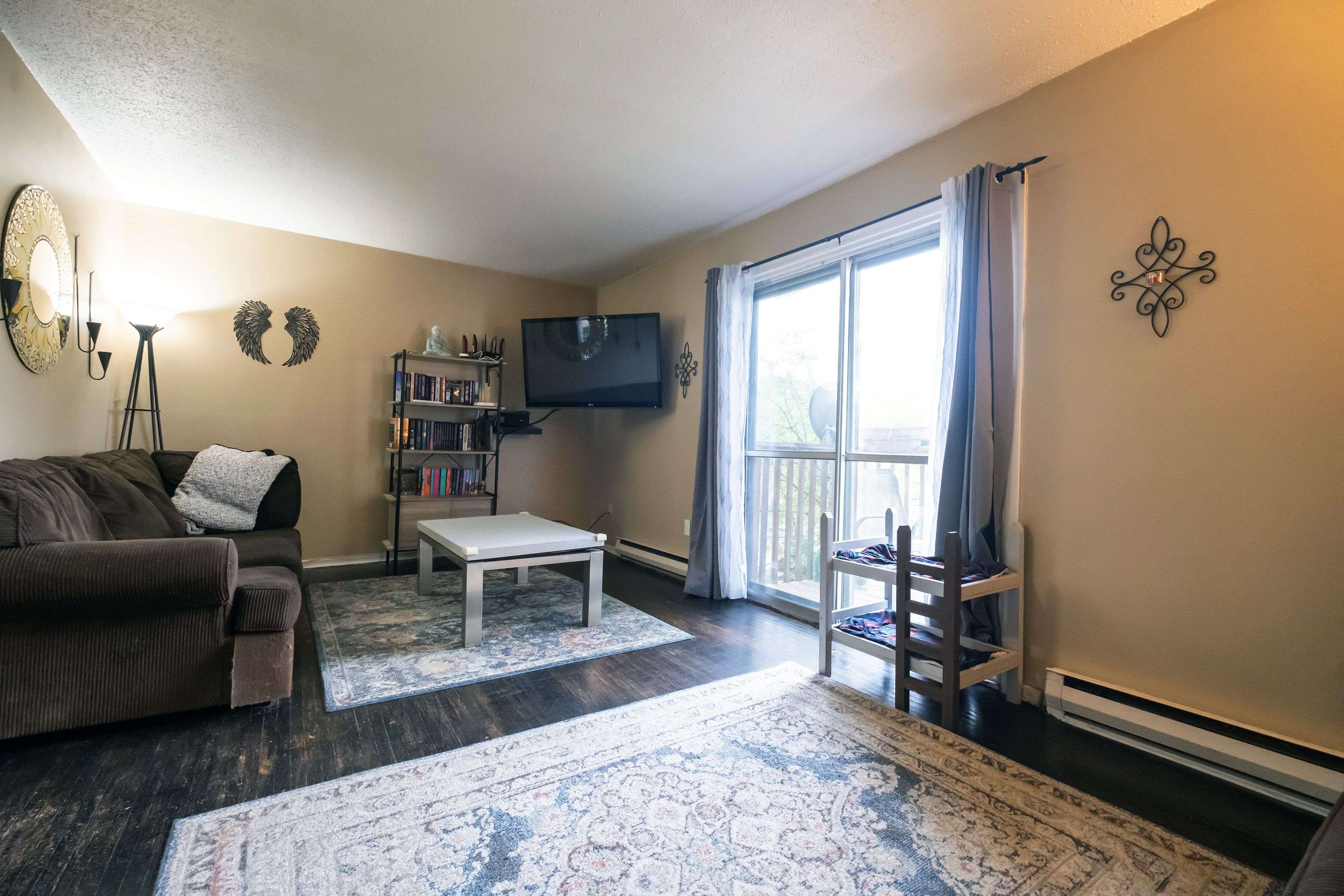 Belleville, ON K8P 2T5,60 Prince Of Wales DR #11E