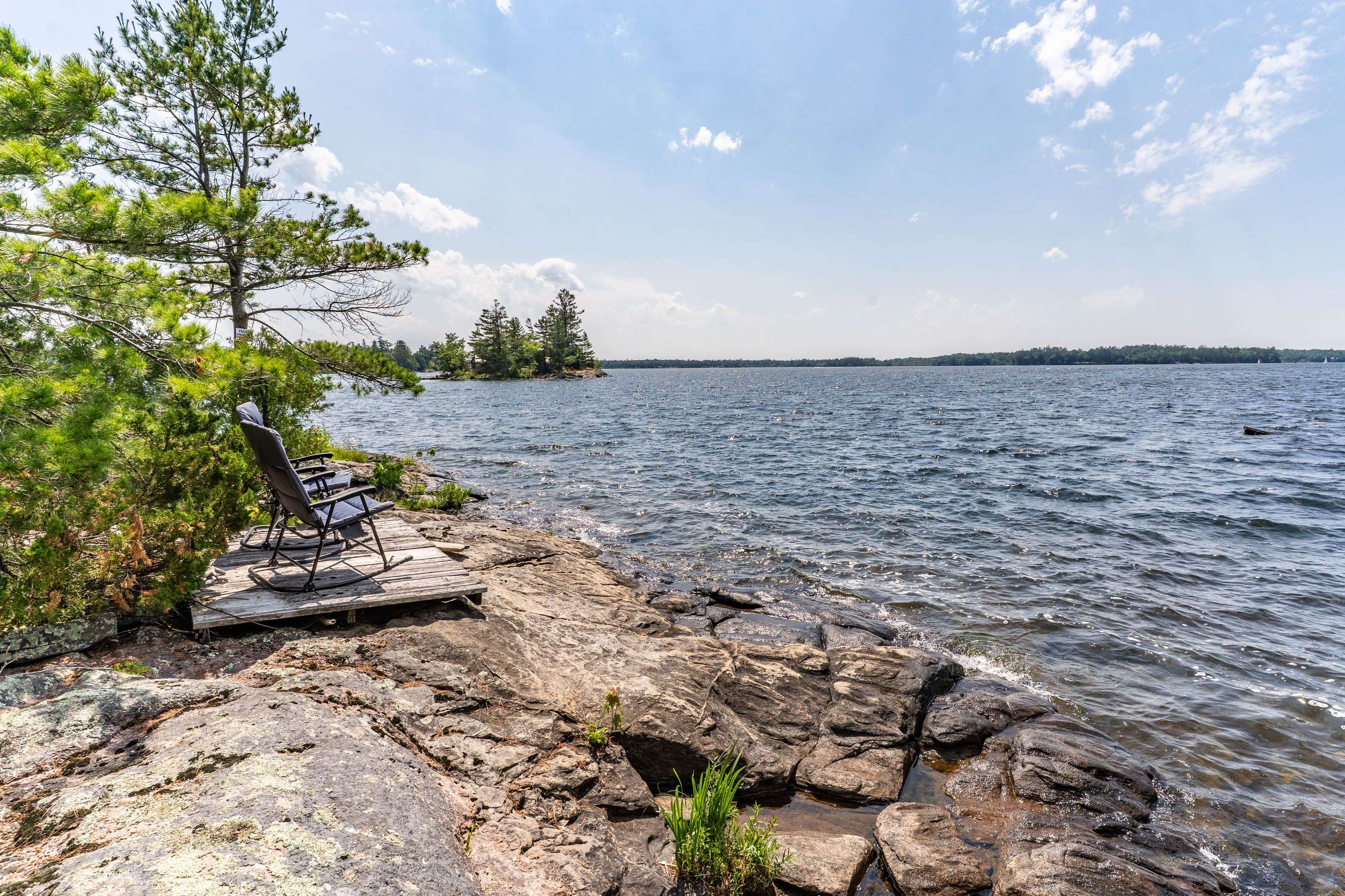 Gravenhurst, ON P1P 1R1,1 Island 2SL IS