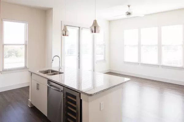 2101 W Rosedale Street #201, Fort Worth, TX 76104