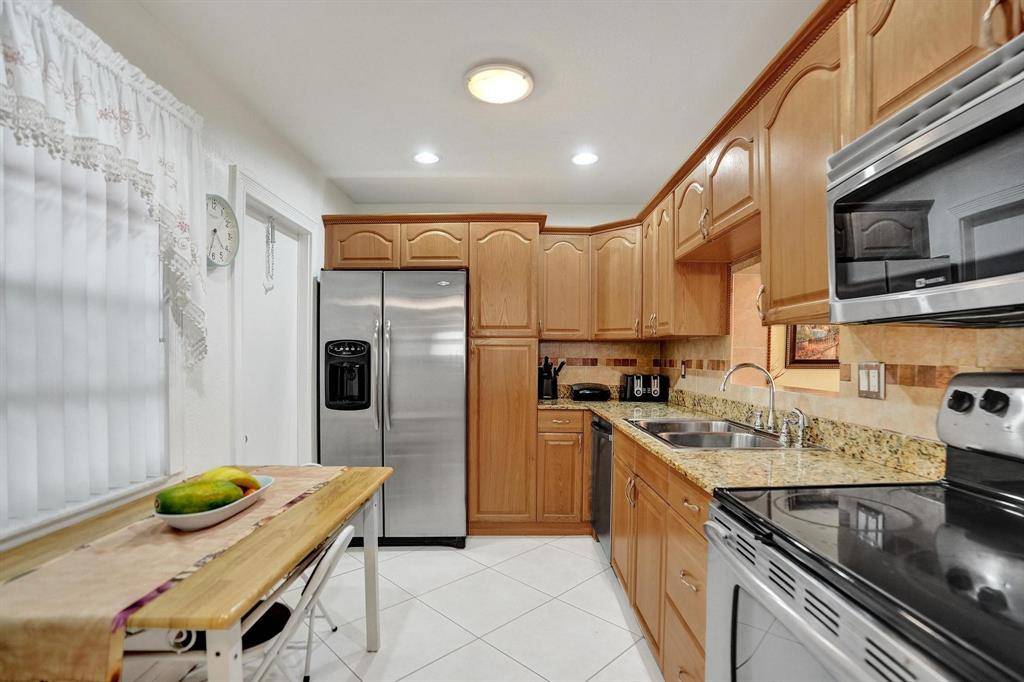 Lauderdale Lakes, FL 33319,3990 NW 42nd Ave #101