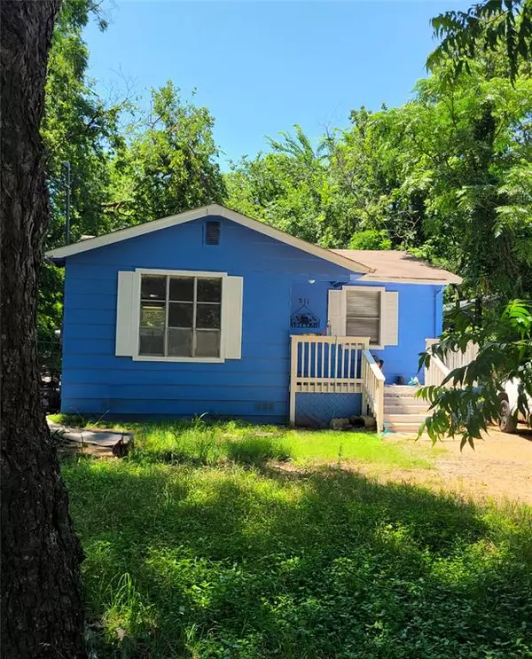911 W Collins Street, Denton, TX 76201