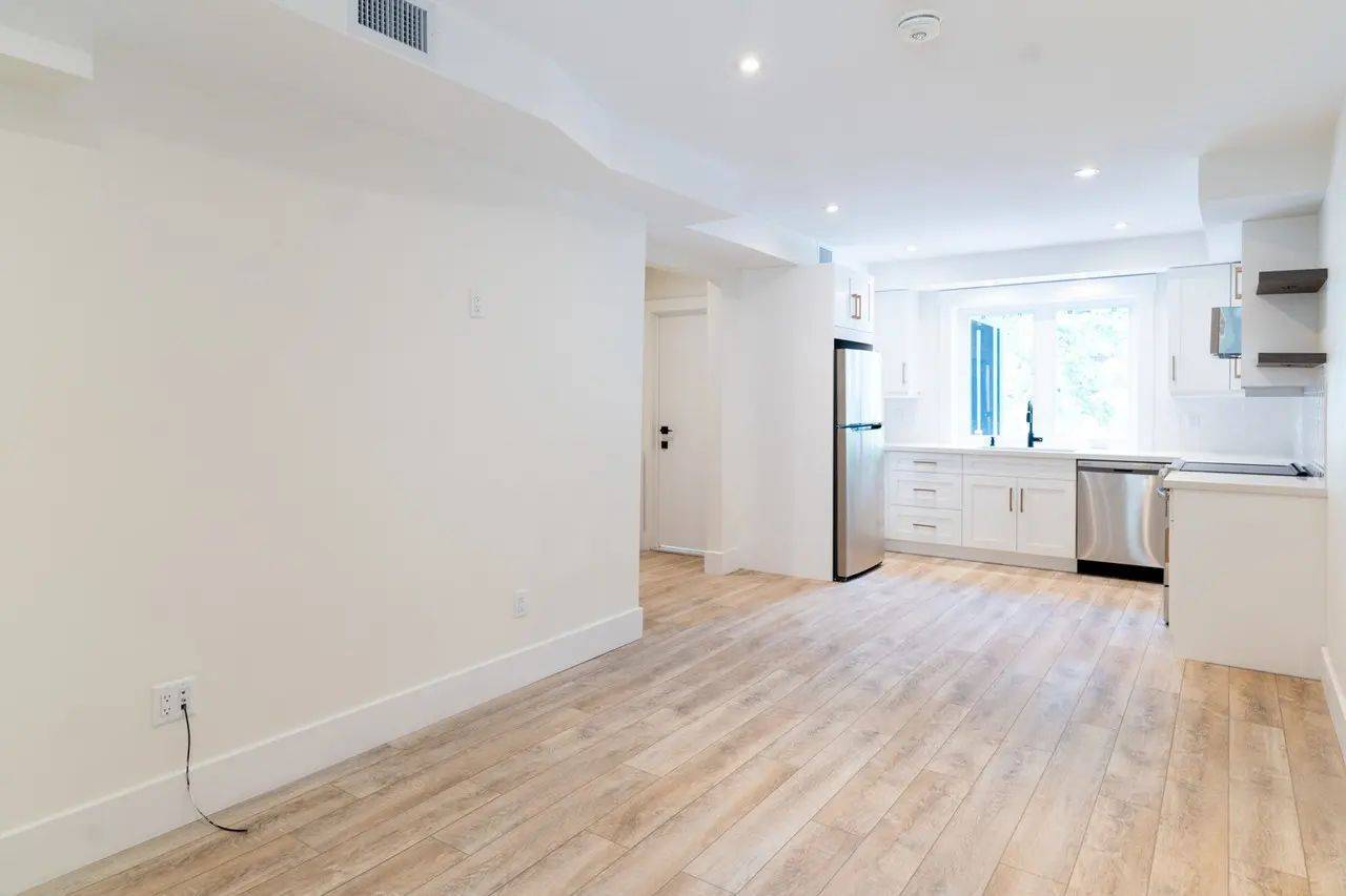 Toronto E02, ON M4L 3S7,129 Kenilworth AVE #Main