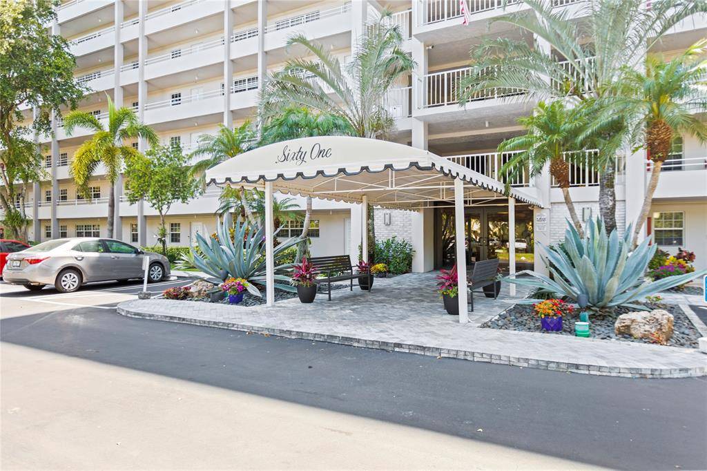 575 Oaks Ln #403, Pompano Beach, FL 33069