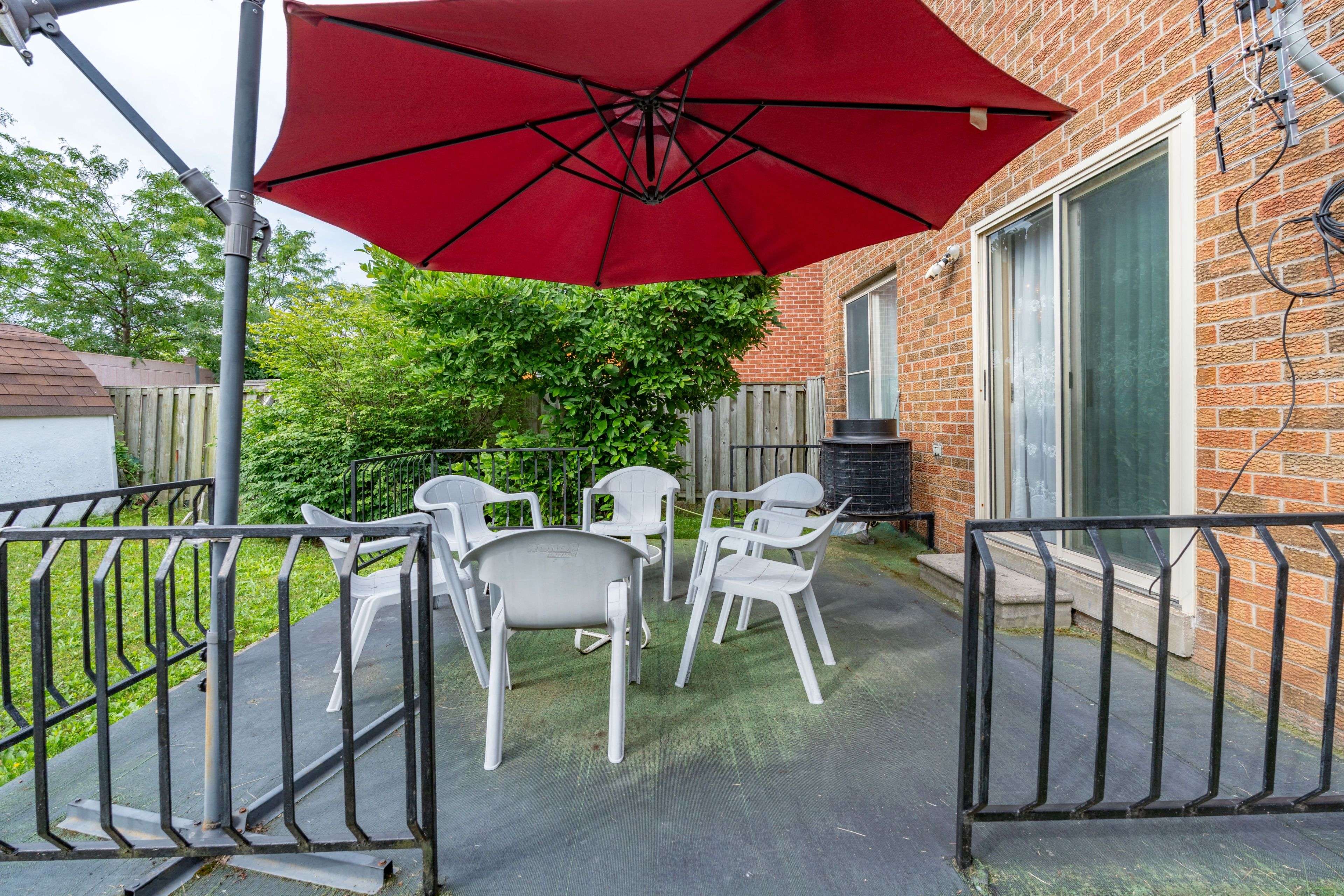 Mississauga, ON L5C 3Z4,1016 Whispering Wood DR