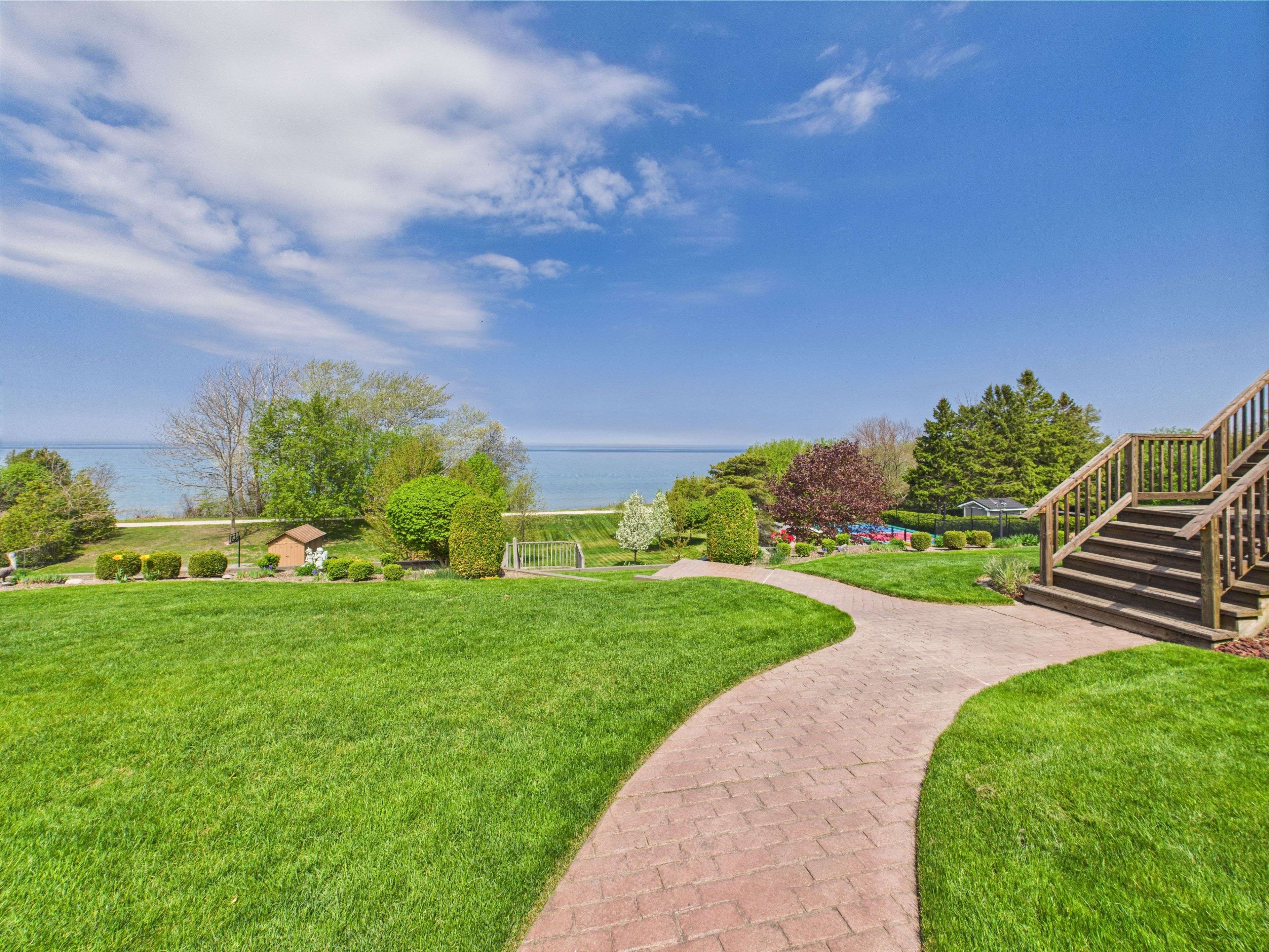 Kincardine, ON N2Z 2J7,422 Penetangore ROW