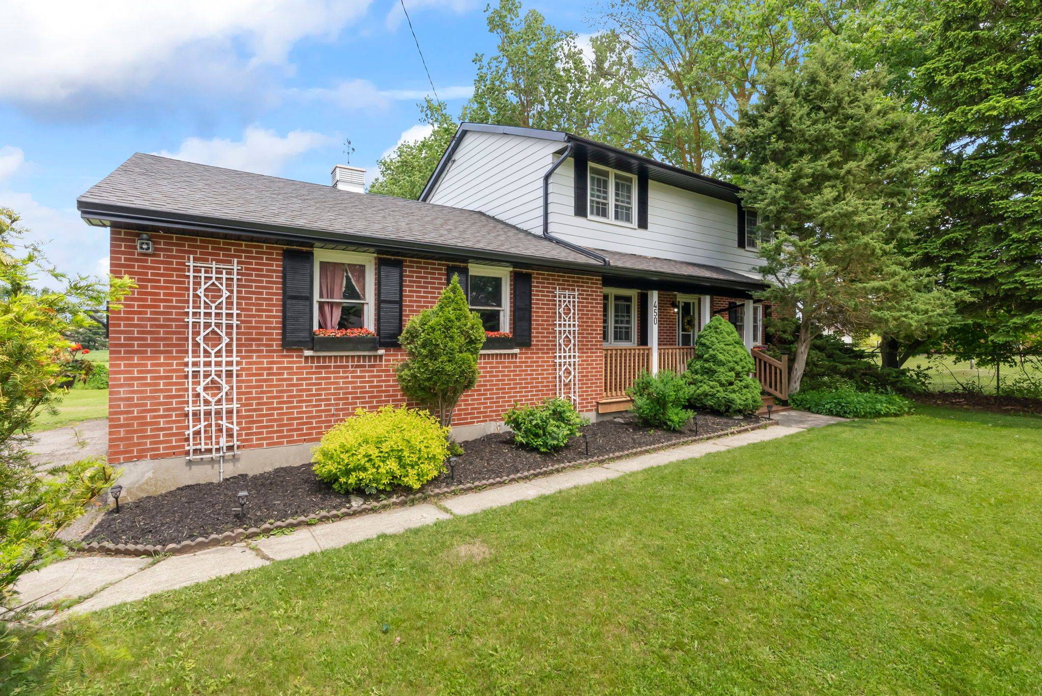 Wellington North, ON N0G 1A0,450 Smith ST