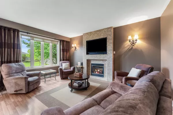 Bradford West Gwillimbury, ON L3Z 0A4,51 Booth ST