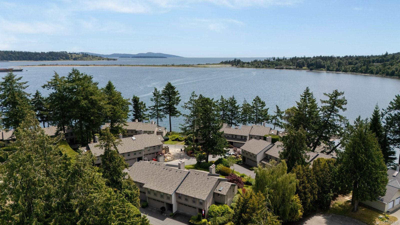 Central Saanich, BC V8M 1V3,2654 Lancelot Pl #3