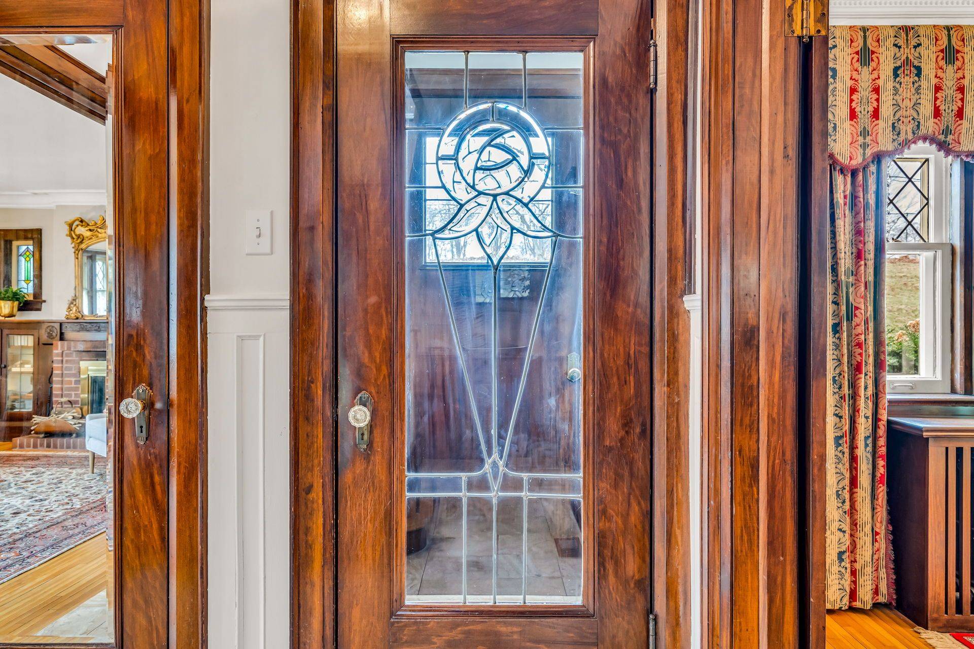 Toronto C03, ON M5P 3M8,77 College View AVE