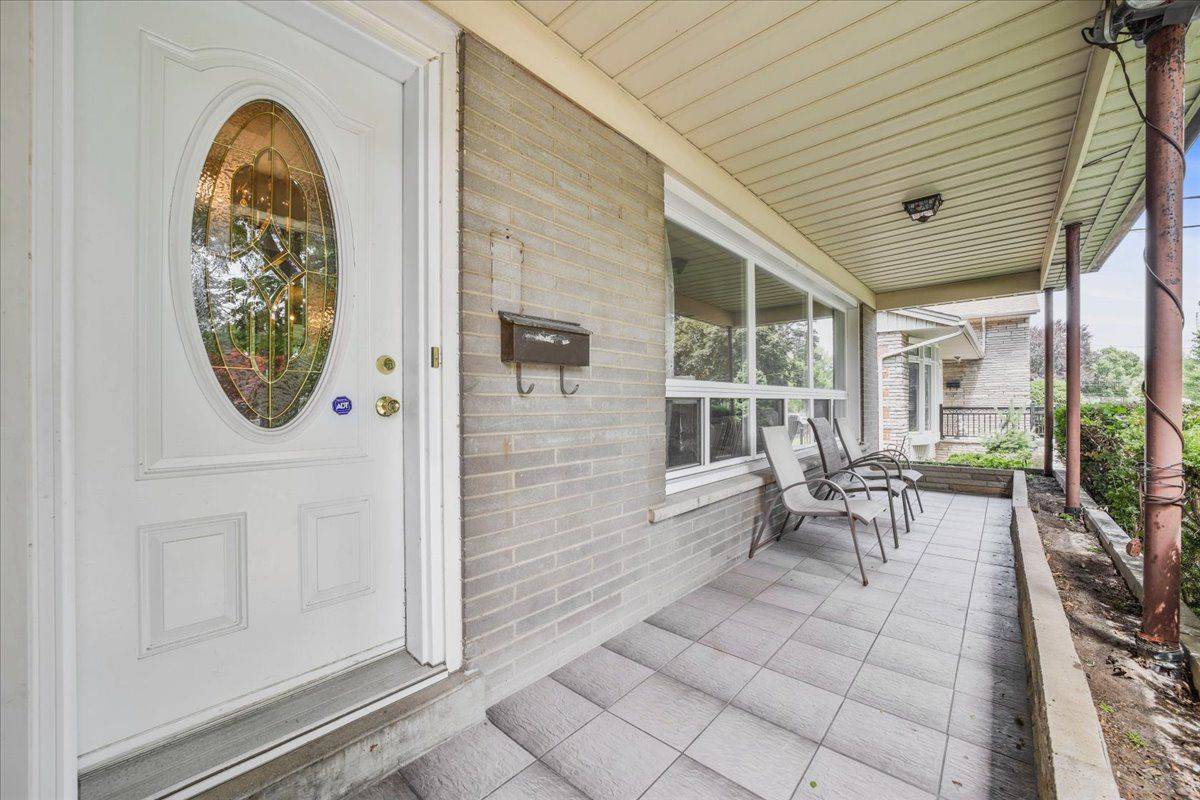 Toronto C07, ON M2R 1B3,354 Betty Ann DR