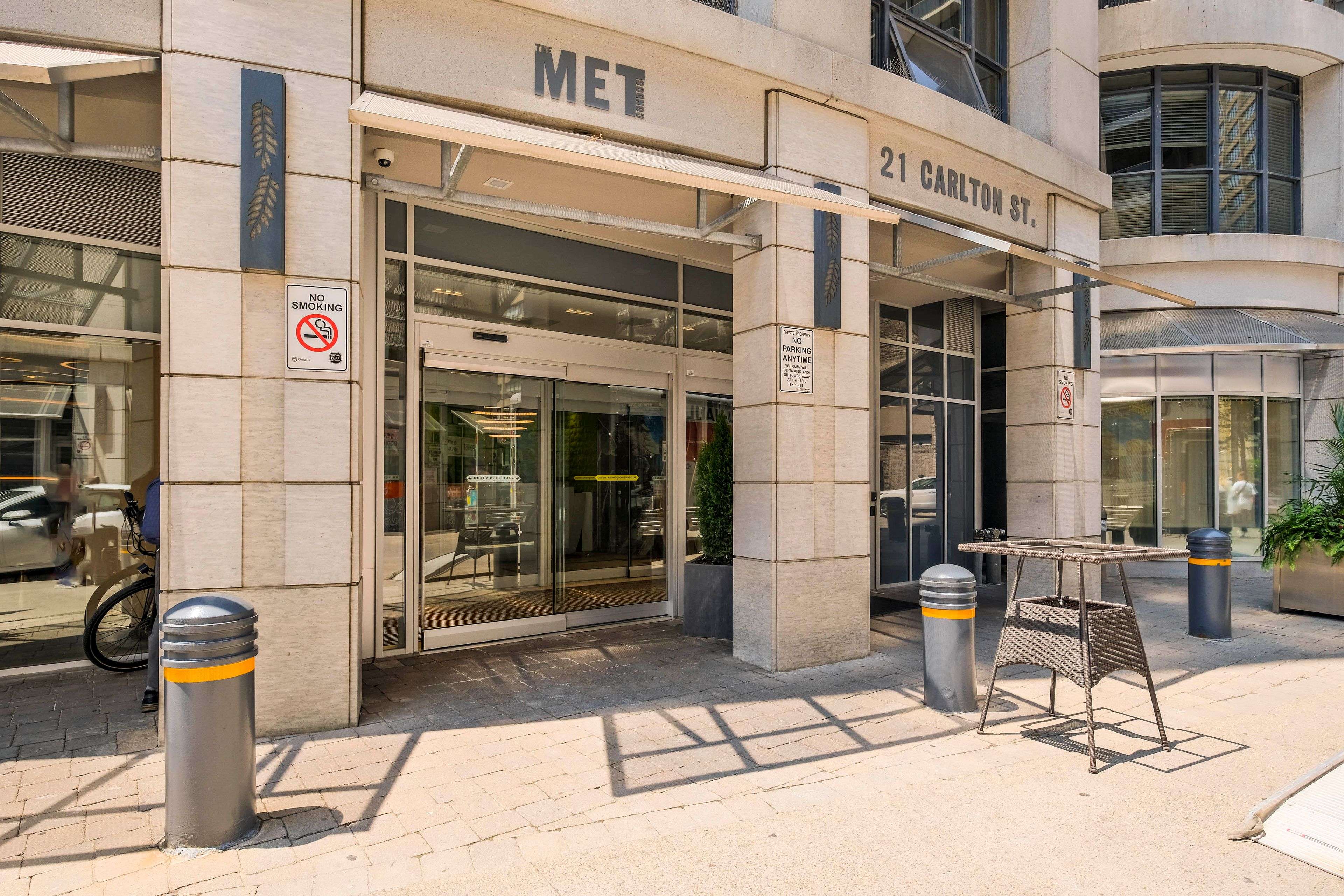 Toronto C08, ON M5B 1L3,21 Carlton ST #2010