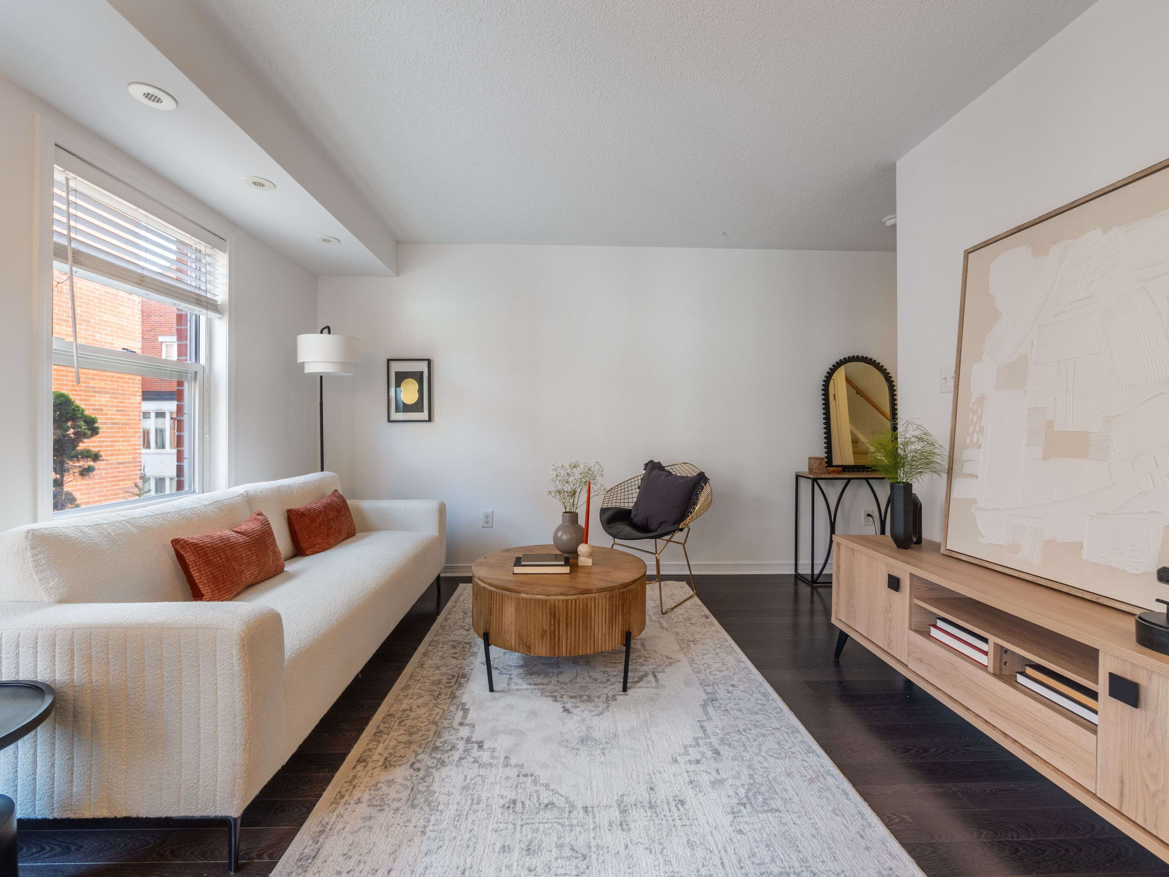 Toronto E01, ON M4M 1P9,819 Dundas ST E #4